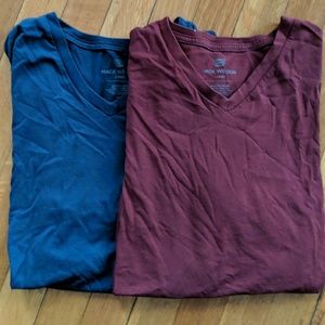 Maroon Mack Weldon tee.